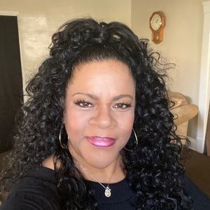 Meet your Posher, Loretta